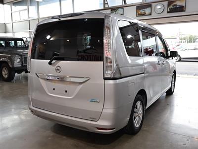 2013 Nissan Serena - Thumbnail