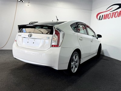 2014 Toyota Prius - Thumbnail