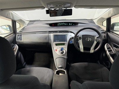 2014 Toyota Prius - Thumbnail