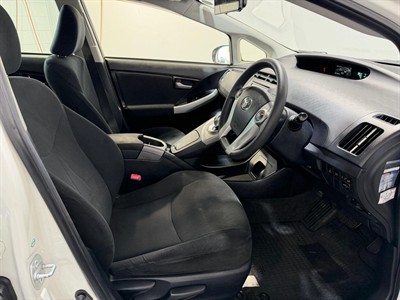 2014 Toyota Prius - Thumbnail