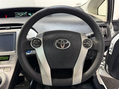 2014 Toyota Prius - Thumbnail