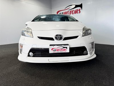 2014 Toyota Prius - Thumbnail