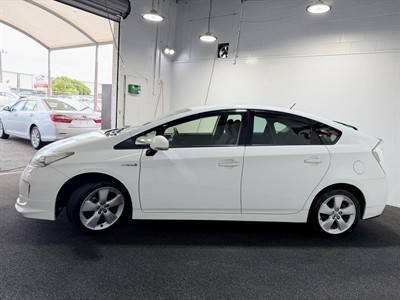 2014 Toyota Prius - Thumbnail