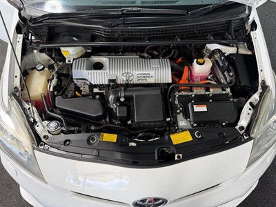 2014 Toyota Prius - Thumbnail
