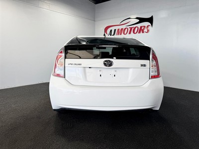 2014 Toyota Prius - Thumbnail