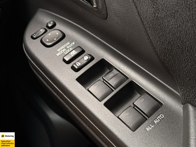 2012 Toyota Vellfire - Thumbnail