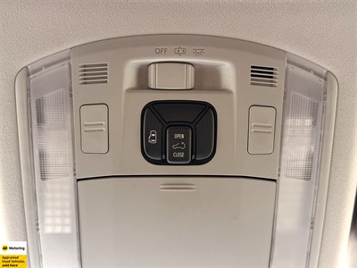 2012 Toyota Vellfire - Thumbnail