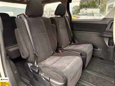 2012 Toyota Vellfire - Thumbnail