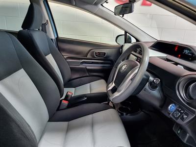 2014 Toyota Aqua - Thumbnail