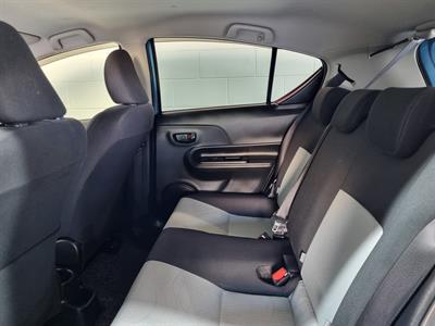 2014 Toyota Aqua - Thumbnail