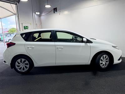 2018 Toyota Corolla - Thumbnail