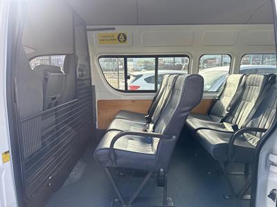 2010 Toyota Hiace - Thumbnail
