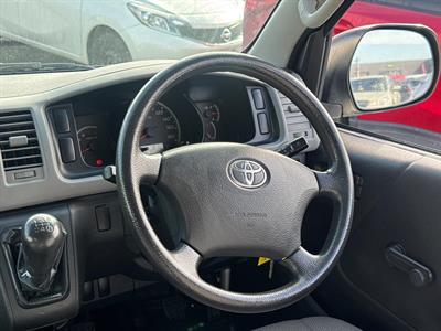 2010 Toyota Hiace - Thumbnail