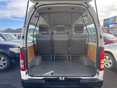 2010 Toyota Hiace - Thumbnail