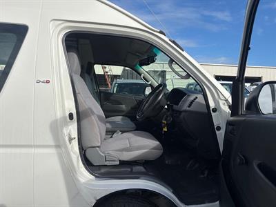 2010 Toyota Hiace - Thumbnail