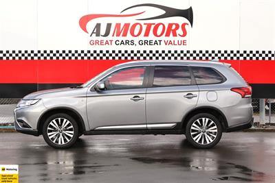 2022 Mitsubishi Outlander - Thumbnail