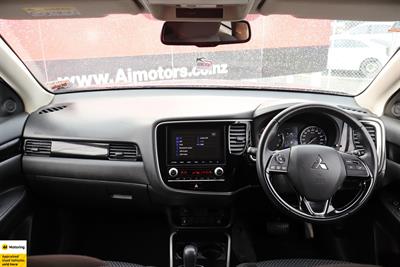 2022 Mitsubishi Outlander - Thumbnail