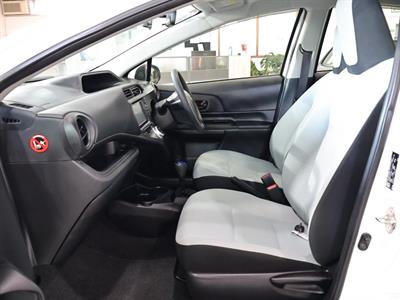 2015 Toyota Aqua - Thumbnail