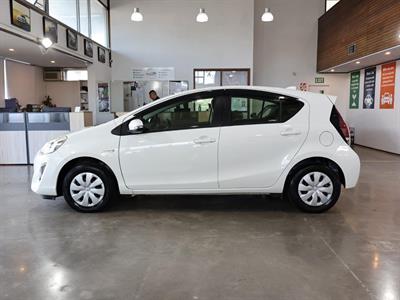 2015 Toyota Aqua - Thumbnail
