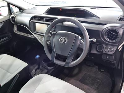 2015 Toyota Aqua - Thumbnail