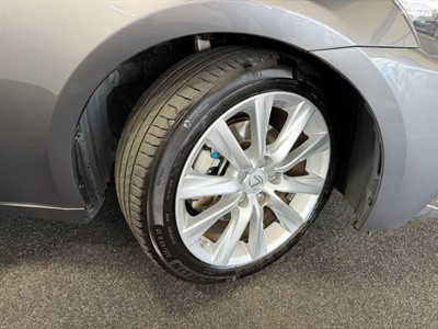 2016 Lexus IS 300h - Thumbnail