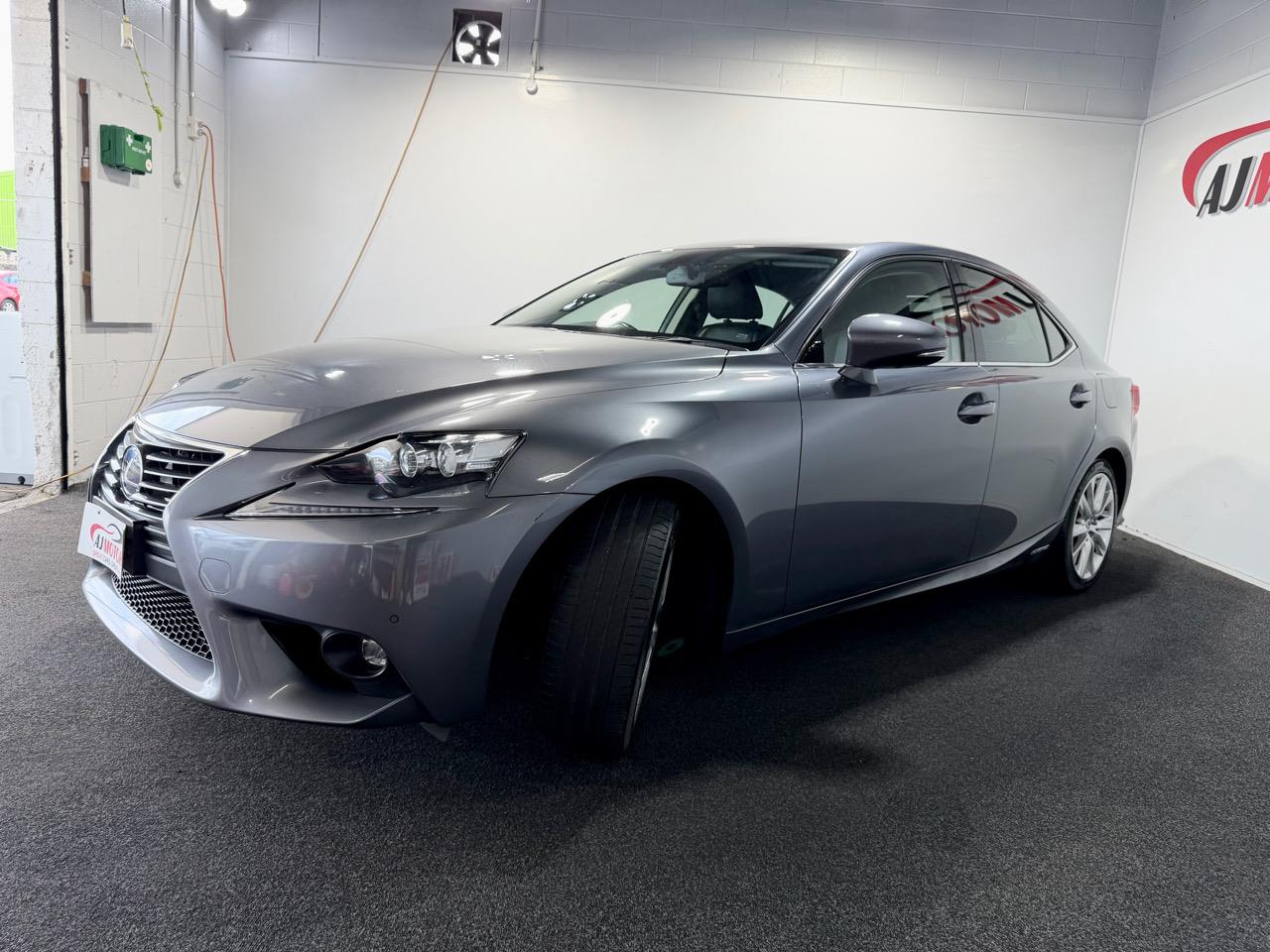 2016 Lexus IS 300h