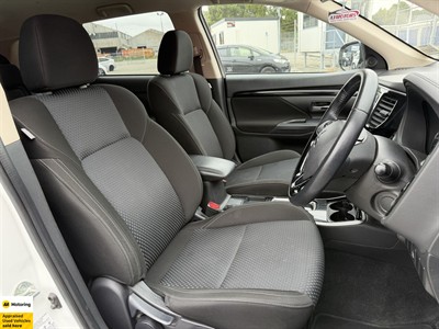 2022 Mitsubishi Outlander - Thumbnail