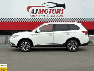 2022 Mitsubishi Outlander - Thumbnail