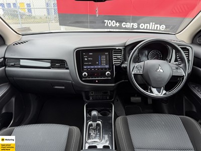 2022 Mitsubishi Outlander - Thumbnail