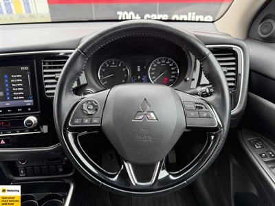 2022 Mitsubishi Outlander - Thumbnail