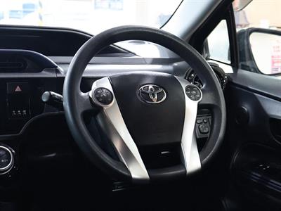 2015 Toyota Aqua - Thumbnail