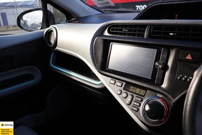 2012 Toyota Aqua - Thumbnail