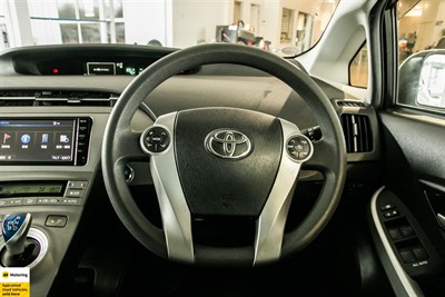2015 Toyota Prius - Thumbnail