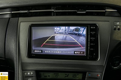 2015 Toyota Prius - Thumbnail