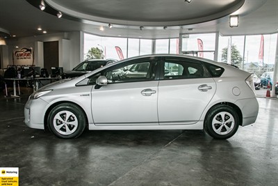 2015 Toyota Prius - Thumbnail