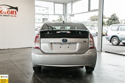 2015 Toyota Prius - Thumbnail