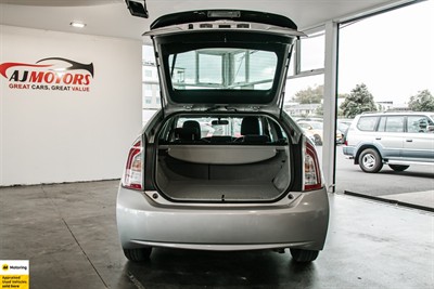 2015 Toyota Prius - Thumbnail