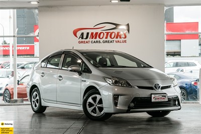 2015 Toyota Prius - Thumbnail