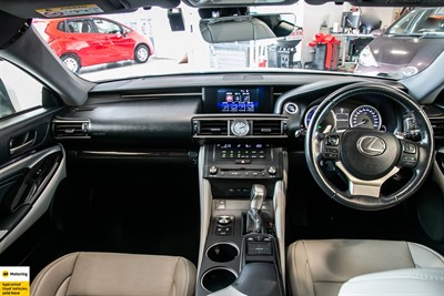 2016 Lexus RC300h - Thumbnail