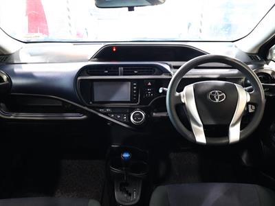 2015 Toyota Aqua - Thumbnail