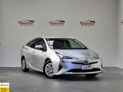 2017 Toyota Prius - Thumbnail