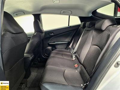 2017 Toyota Prius - Thumbnail