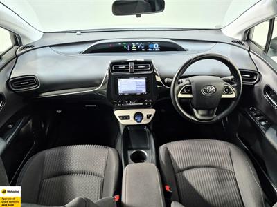 2017 Toyota Prius - Thumbnail