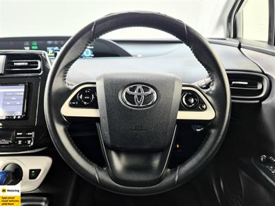 2017 Toyota Prius - Thumbnail