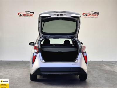 2017 Toyota Prius - Thumbnail