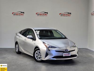 2017 Toyota Prius - Thumbnail