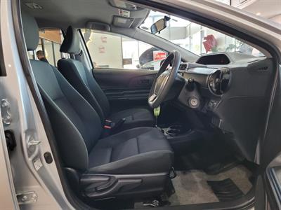 2017 Toyota Aqua - Thumbnail