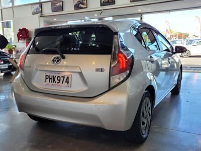 2017 Toyota Aqua - Thumbnail