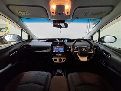 2016 Toyota Prius - Thumbnail