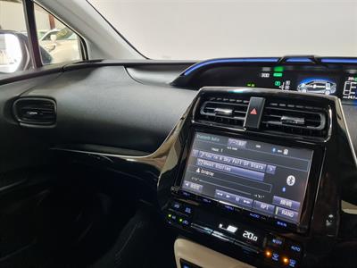 2016 Toyota Prius - Thumbnail